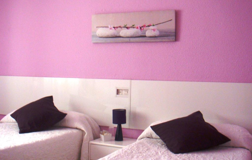 Pension Room Pamplona Pokoj fotografie